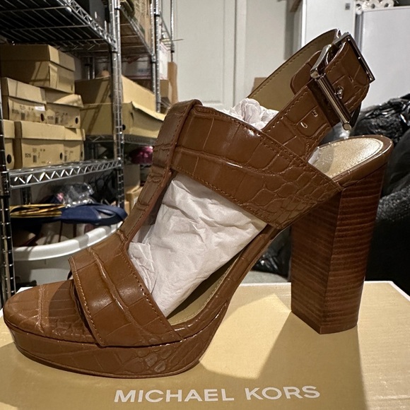 Micheal Kors | Becker T Strap Faux Embossed Platform Sandal - Picture 3 of 3